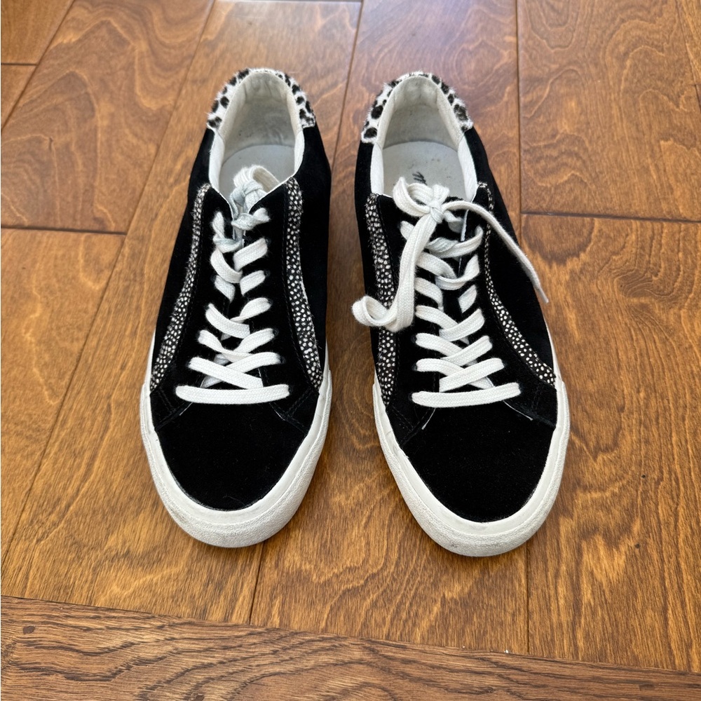We designed our sneakers with the idea that shoes should be - Picture 4 of 8